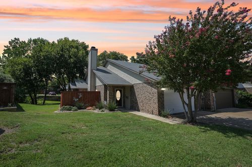 1611 Willow Ln, Euless, TX, 76039-2140 | Card Image