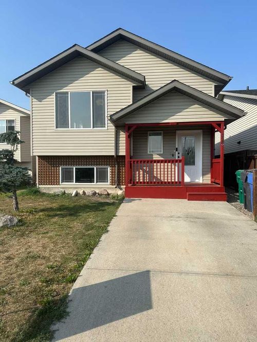 320 Tartan Cir W, Lethbridge, AB, T1J0Z1 | Card Image