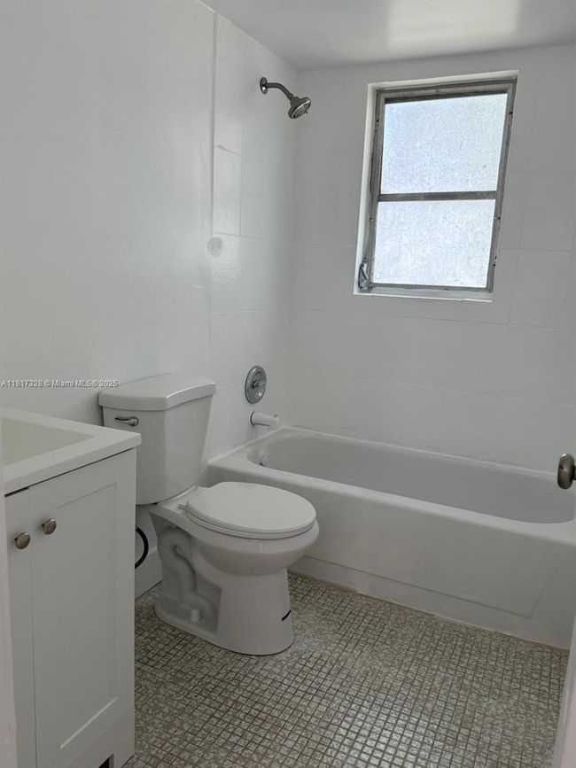 APT-108 - 8700 N Sherman Cir, Condo with 2 bedrooms, 2 bathrooms and null parking in Miramar FL | Image 10