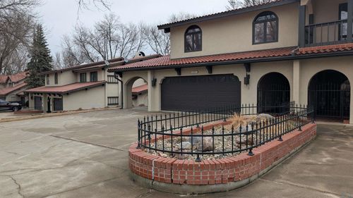 438 12th Avenue Cir Ne, Sioux Center, IA, 51250-1683 | Card Image