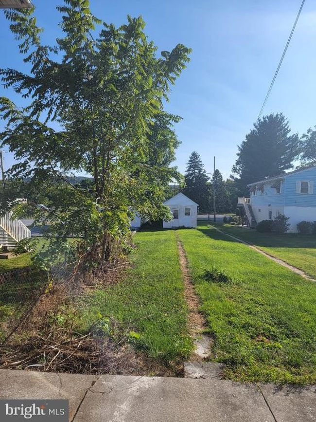 143 2 Nd St, Home with 4 bedrooms, 2 bathrooms and null parking in HIGHSPIRE PA | Image 4