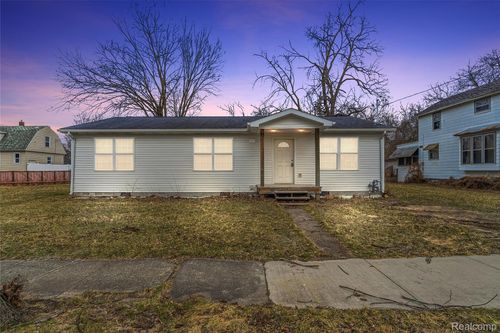 137 S Andre St, Saginaw, MI, 48602-2517 | Card Image