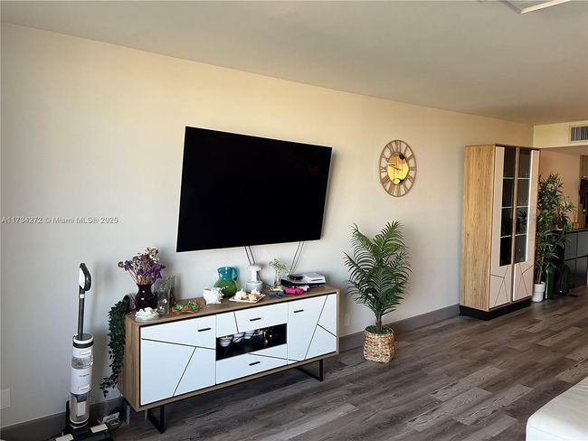 APT-504 - 600 Three Islands Blvd, Condo with 2 bedrooms, 2 bathrooms and null parking in Hallandale Beach FL | Image 5