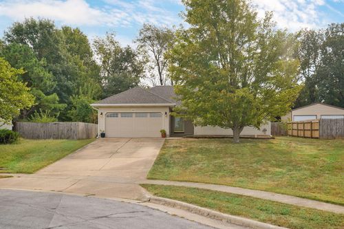 1560 S Timbercreek Ave, Springfield, MO, 65807-1024 | Card Image