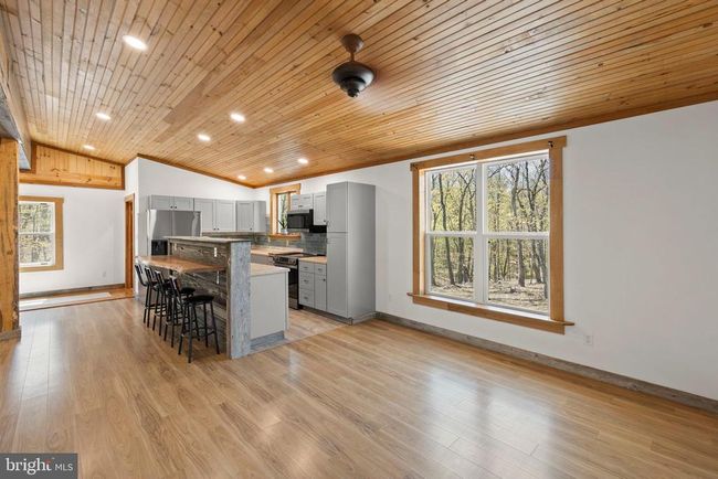 275 Oak Forest Ln, House other with 2 bedrooms, 2 bathrooms and null parking in BERKELEY SPRINGS WV | Image 9