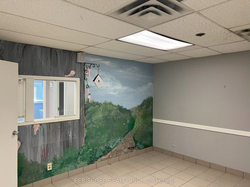301-679 Davis Dr, Newmarket, ON, L3Y5G8 | Card Image