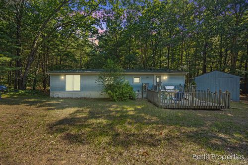9014 Spruce Ave, Newaygo, MI, 49337-8314 | Card Image