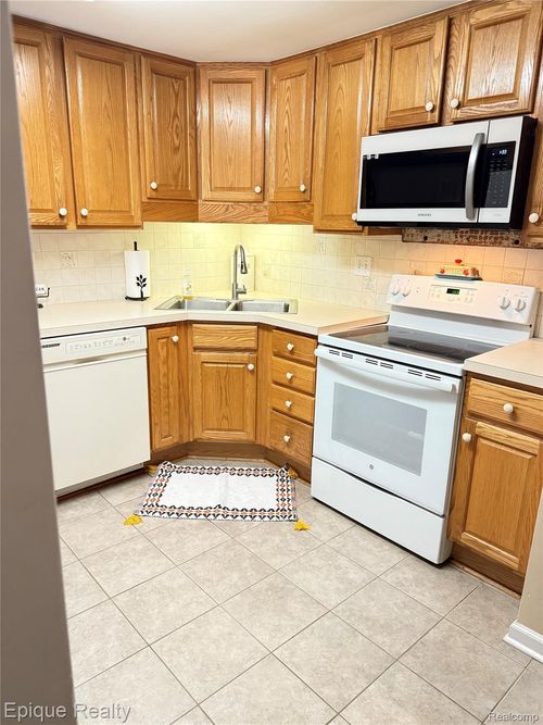 1421 E Mount Morris Rd, Mount Morris, MI, 48458-2913 | Card Image