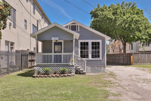 1204 Birdsall St, Houston, TX, 77007-3117 | Card Image
