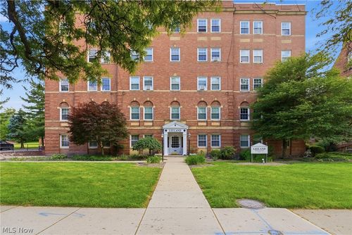 15820 Van Aken Boulevard, Shaker Heights, OH, 44120 | Card Image