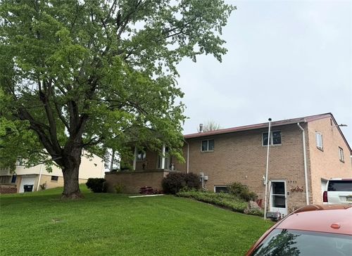1711 Ridgewood Dr, Washington, PA, 15301-8314 | Card Image