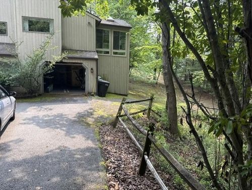 5321 Peregrine Crest Cir, Roanoke, VA, 24018-8745 | Card Image