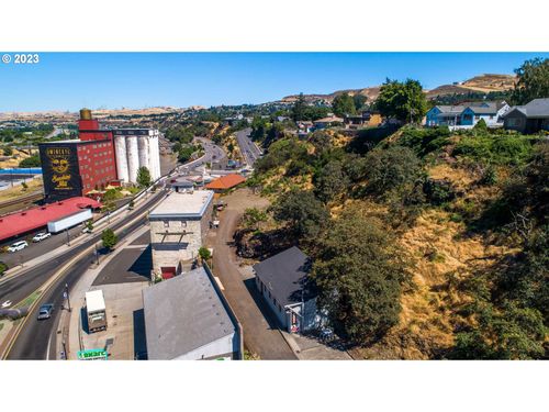 908 E 2nd St, The Dalles, OR, 97058-2906 | Card Image