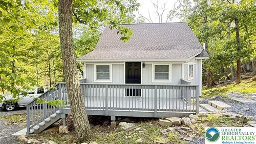 117 Clifton Dr, Bushkill, PA, 18324-7891 | Card Image