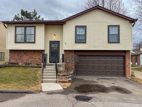 2830 Roundtree Dr, Troy, MI, 48083-2342 | Card Image