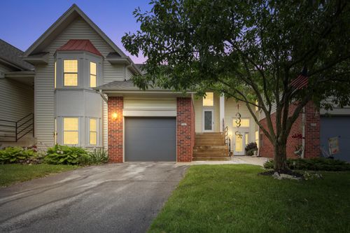 3581 W Old Oaks Dr, Greenfield, WI, 53221-3011 | Card Image