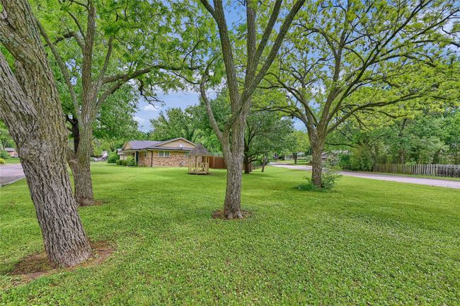 2805 Windsor Dr, House other with 3 bedrooms, 2 bathrooms and null parking in Sherman TX | Image 4