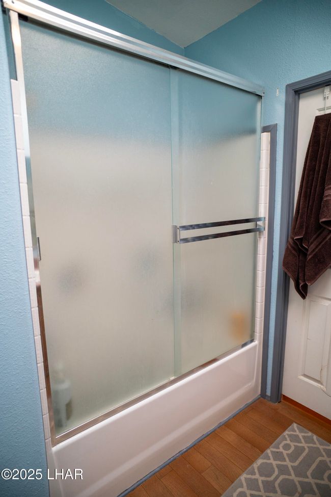 Guest Bathroom full bath | Image 31