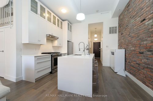 204-1842 Queen St E, Toronto, ON, M4L6T3 | Card Image