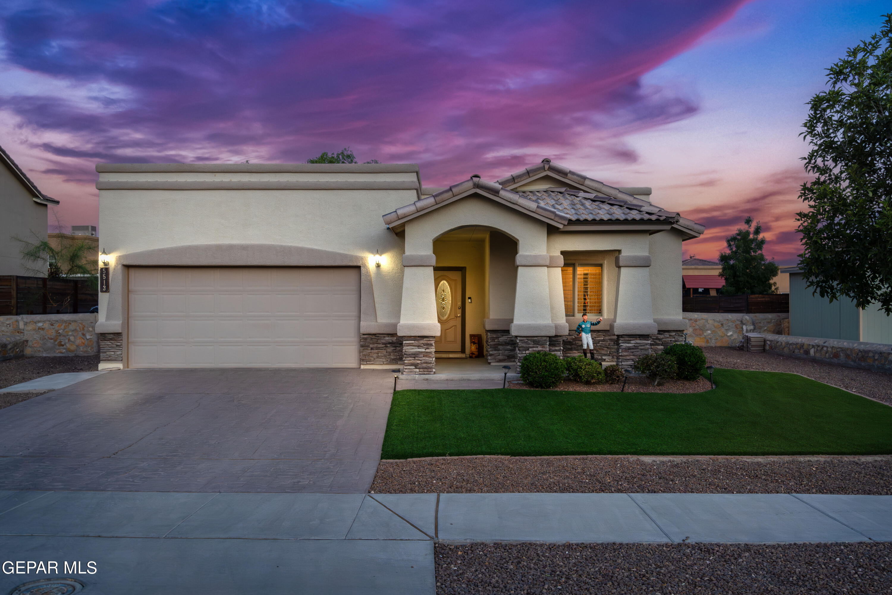 Valley Oak Dr, El Paso, TX 79932