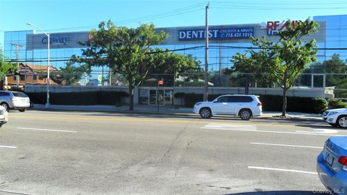218-14 Northern Blvd, Bayside, NY, 11361-3581 | Card Image