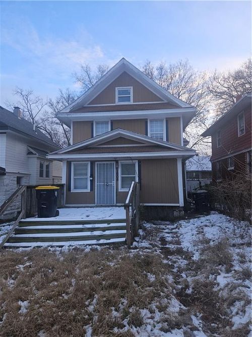 1605 E 37th St, Kansas City, MO, 64109-2741 | Card Image