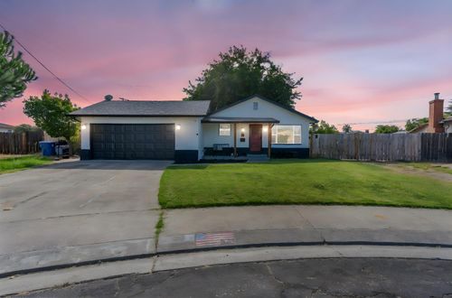 521 Emperor Ct, Manteca, CA, 95336-4042 | Card Image