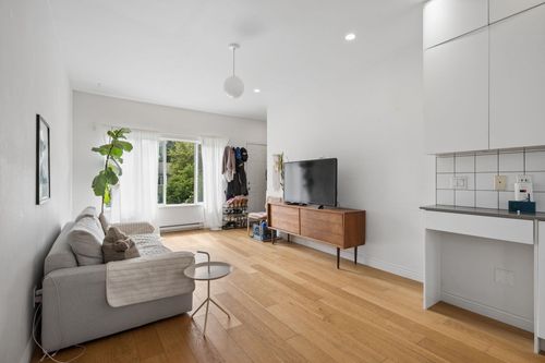3559 Lakewood St, Vancouver, BC, V5N4V7 | Card Image