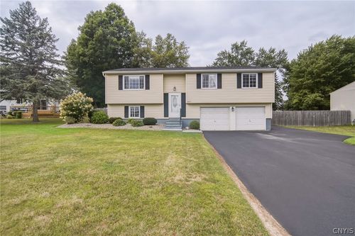 8025 Pickett Ln, Cicero, NY, 13039-9058 | Card Image