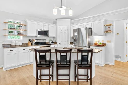 8635 Sapphire Ln, Gainesville, GA, 30506-6755 | Card Image