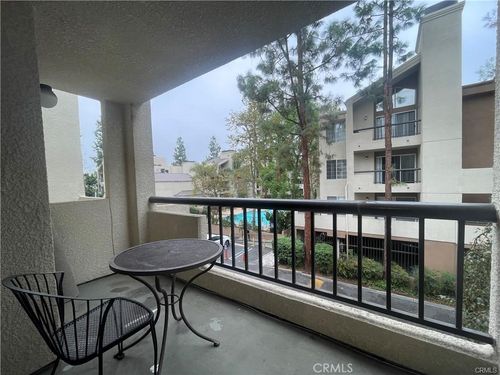 apt-201-21500 Burbank Blvd, Woodland Hills, CA, 91367-7049 | Card Image