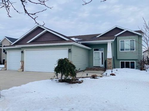 2002 35th Street Cir S, Moorhead, MN, 56560-8133 | Card Image
