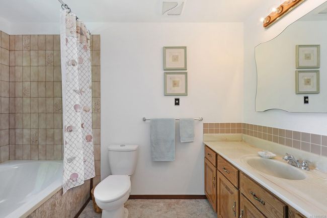 PRIMARY BATH WITH SOAKER TUB | Image 30