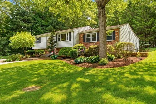 8 Ledgemont Dr, Lincoln, RI, 02865-3803 | Card Image
