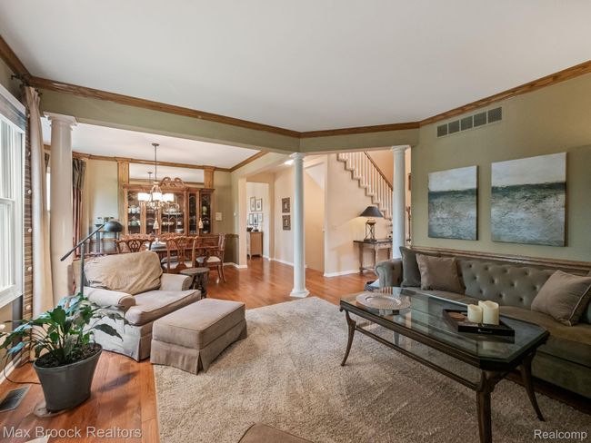9-web-or-mls-P2277392.jpg | Image 8