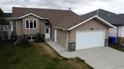 72 Valiant Cres, House detached with 4 bedrooms, 3 bathrooms and 4 parking in Olds AB | Image 1