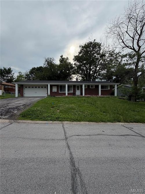 713 Plaza Dr, O Fallon, MO, 63366-3031 | Card Image