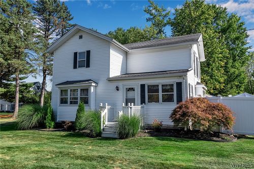 6889 Sand Hill Rd, Akron, NY, 14001-9712 | Card Image