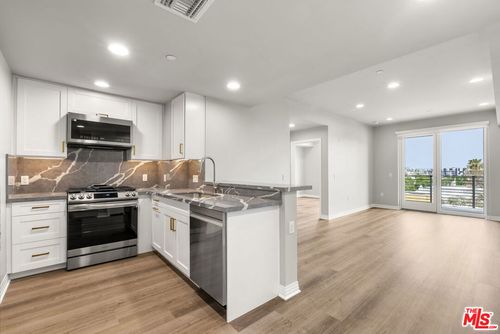 308-7428 Santa Monica Blvd, West Hollywood, CA, 90046-5688 | Card Image