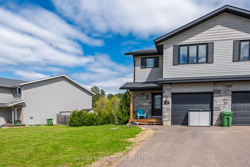 45 Av Winston, Petawawa, ON, K8H0C1 | Card Image