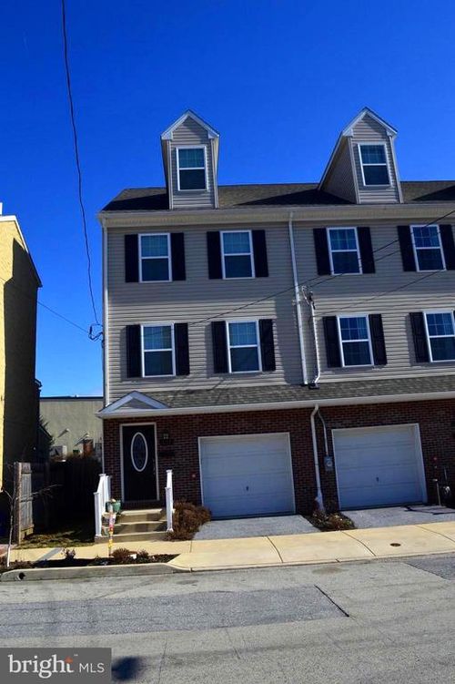 327 S Adams St, WEST CHESTER, PA, 19382-3719 | Card Image