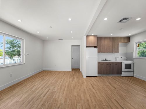0-238 Nw 41st Ave, Miami, FL, 33126-5752 | Card Image