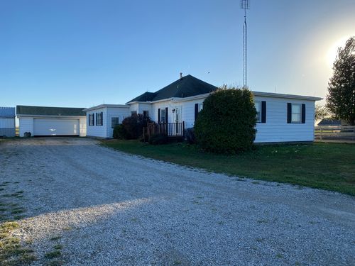 82 N 23rd Rd, Peru, IL, 61354-9420 | Card Image