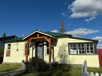 1129 Wentworth Ave, House detached with 2 bedrooms, 1 bathrooms and null parking in Pincher Creek AB | Image 1