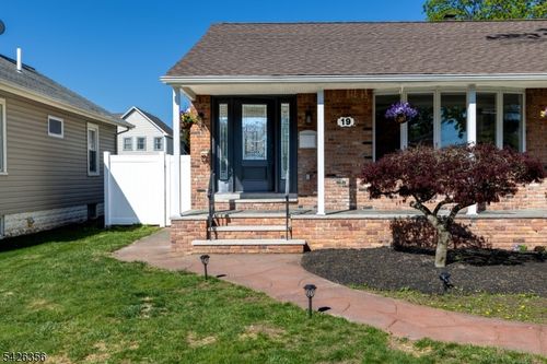 19 4th St, Pequannock, NJ, 07440-1508 | Card Image