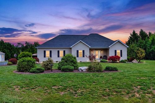 29 Kennedy Ridge Ct, STUARTS DRAFT, VA, 24477-2675 | Card Image