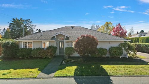 10232 Resthaven Dr, Sidney, BC, V8L3H1 | Card Image