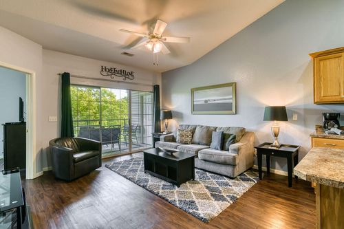 apt-h10-813 Holiday Rdg, Branson, MO, 65616-8402 | Card Image