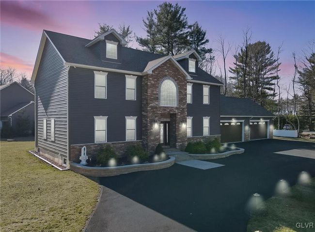 Twilight Picture of Home | Image 8