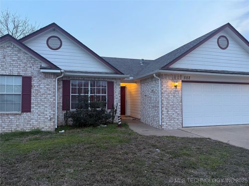 502 W Redwood St, Coweta, OK, 74429-7629 | Card Image